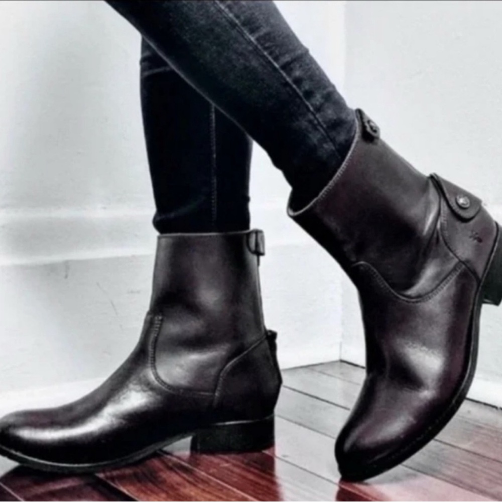 Frye Leather Melissa Button Short Zip Boot Black Size 7.5